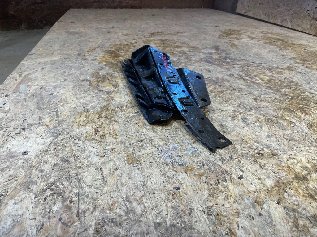 фото №7, Mazda 3 bp iv 4 19- кронштейн кронштейн направляющая левый козырёк noska бампера перед