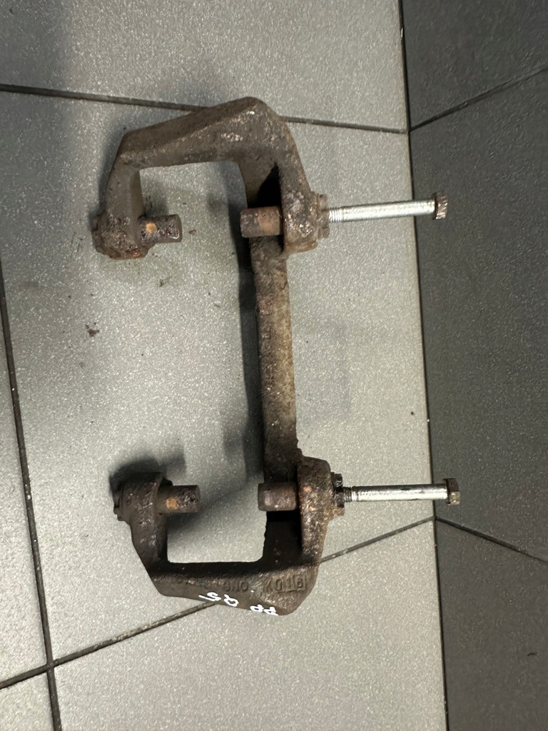 фото №6, Скоба суппорт правый перед audi q5 8r 320mm