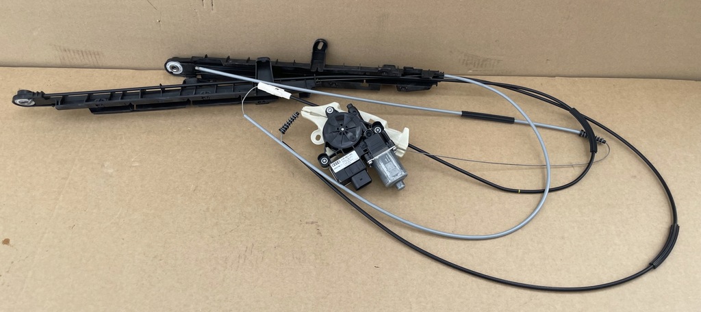 фото №1, Механизм шторка багажника audi q8 4m8807611d оригинал