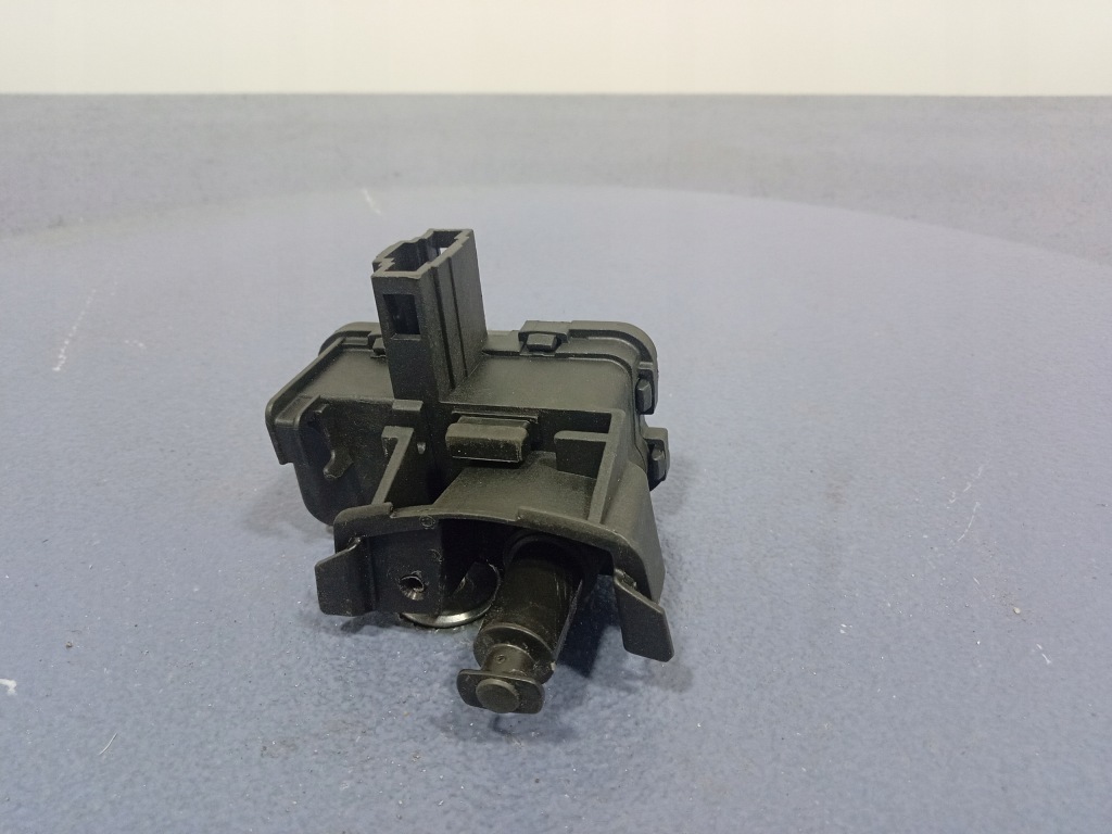 фото №4, Skoda octavia iii привід кришка заливної пального 7p0810773f