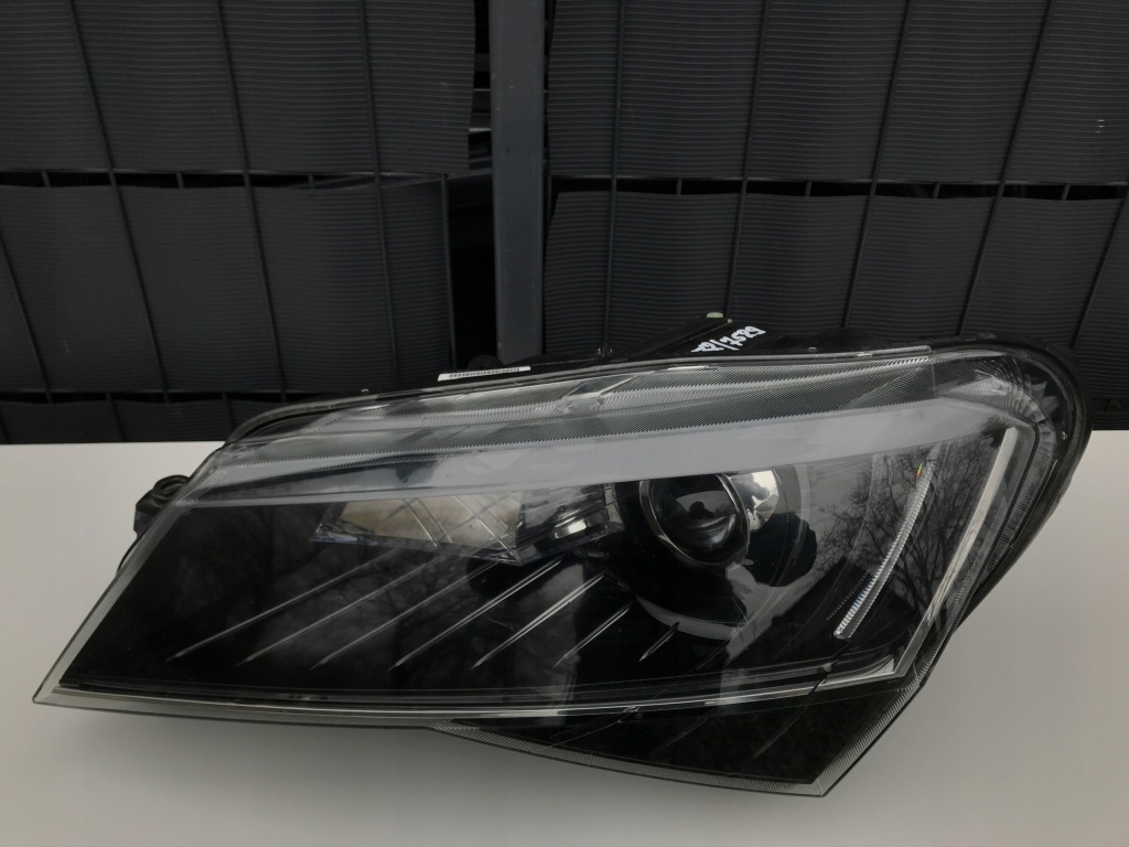 фото №1, Skoda superb 3 iii левая лампа перед ксенон led 15-