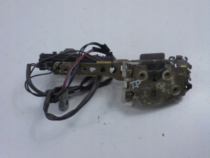 Купить Alfa romeo 164 замок дверь задняя правый