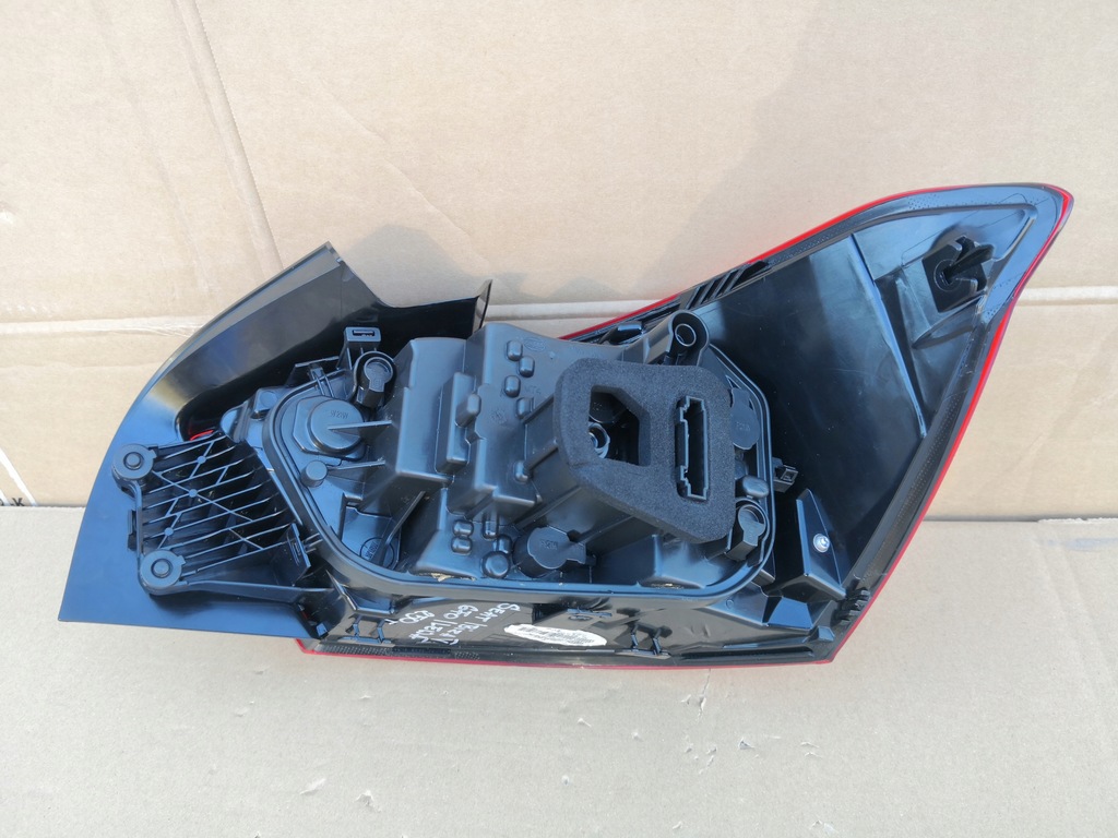 фото №16, Seat ibiza v 6f0 17- лампа задняя левая 6f0945095h