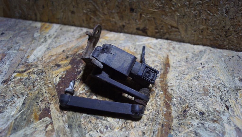 фото №5, Bmw оригинальный номер датчик выравнивание света 6785205