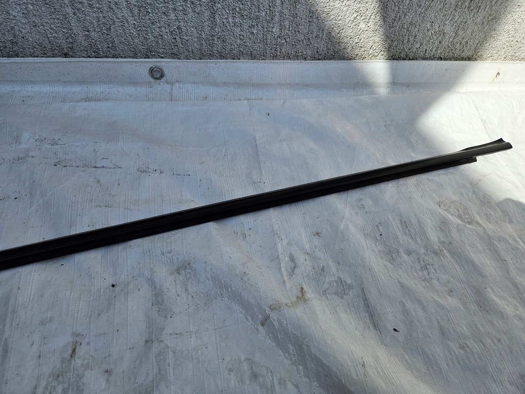 фото №4, Молдинг уплотнитель левый перед kia rio iii 12-17 3 дверь