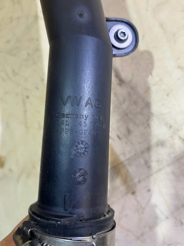 фото №4, Wąż шланг воздуха vw caddy iii 2,0 tdi 04l145770h