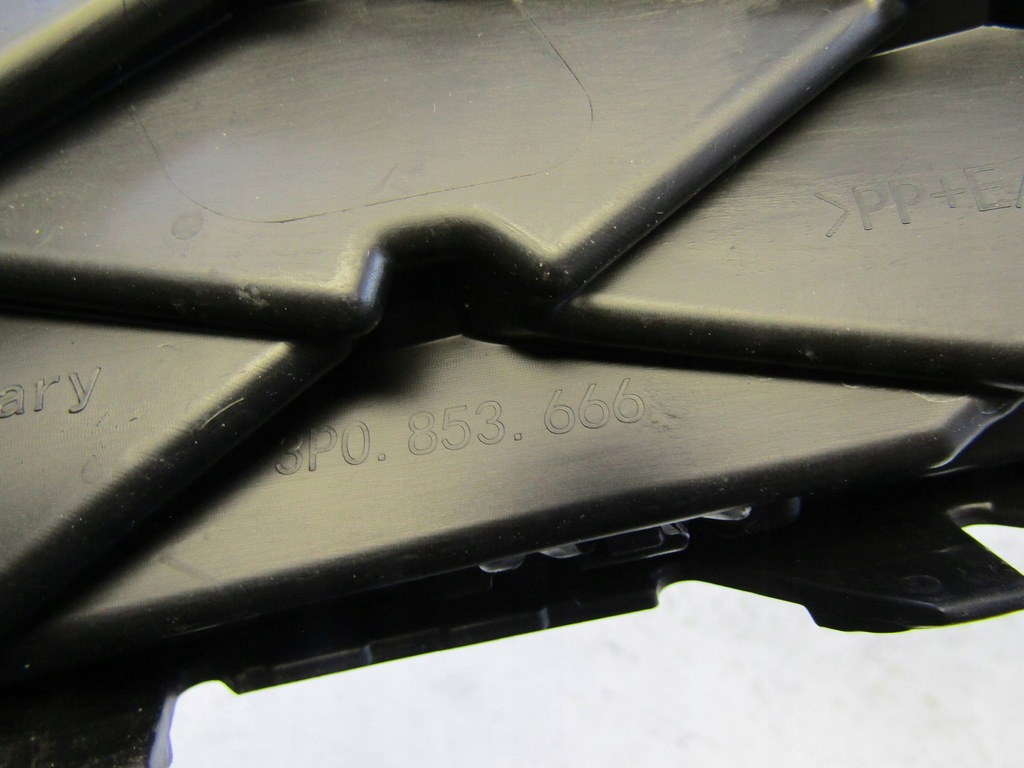 фото №9, Skoda superb iv решітка права перед 3p0853666