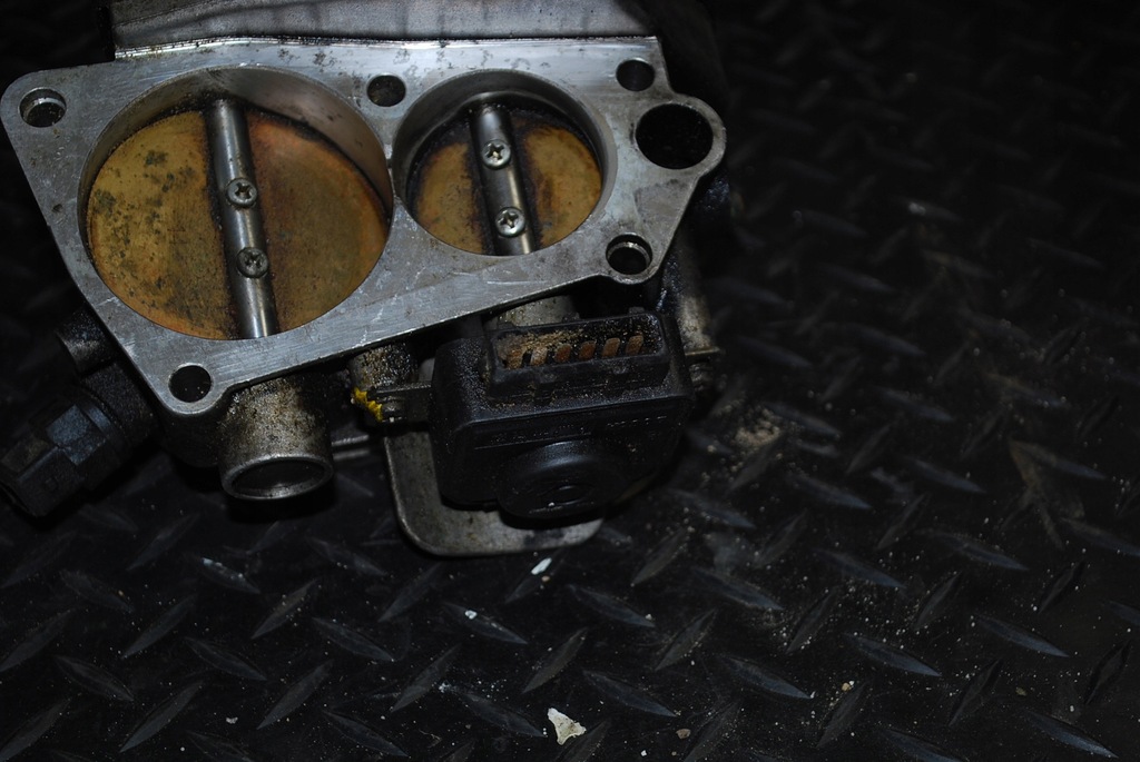 фото №10, Audi a8 d2 4.2 v8 дросельна заслінка 077133063af