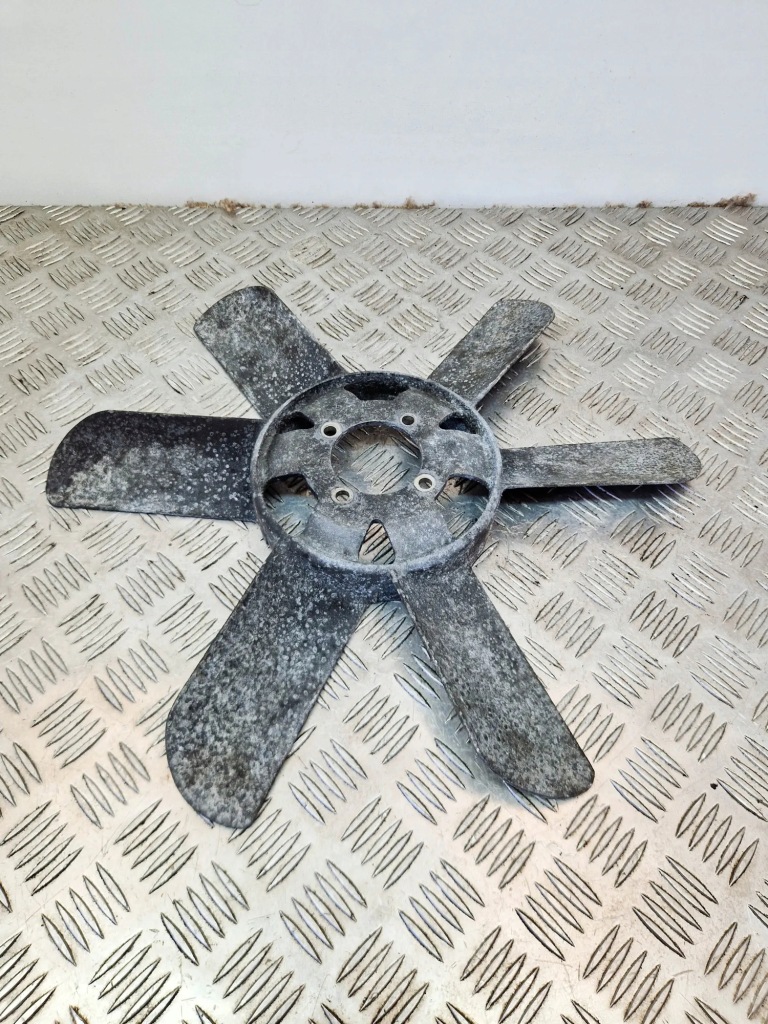 Лопасть вентилятора mercedes-benz sl купе c107 1162051906 31583130 2.7l Киев