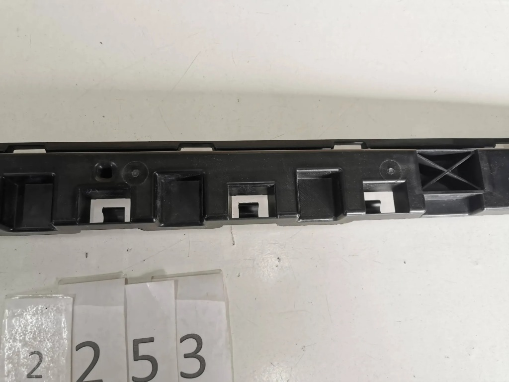 Середній напрямна бампера на задній mecedes a-klasa w-176 дорестайлінг  2.253 Ціна