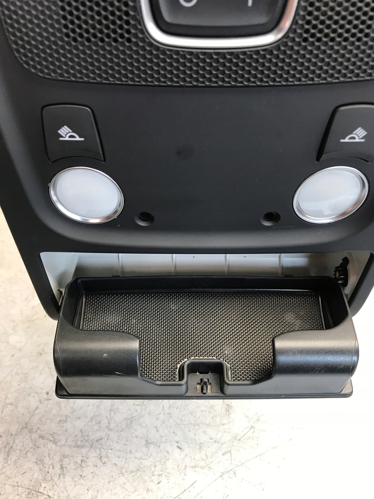 фото №4, Лампа потолочный audi оригинальный номер 8t0947135b