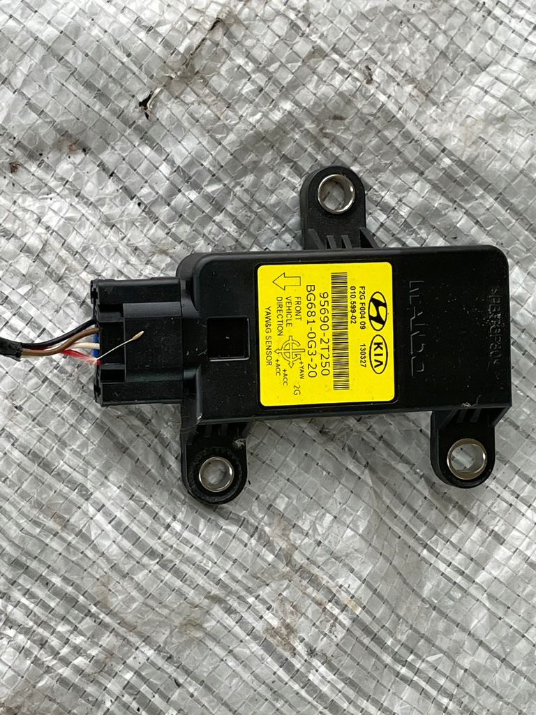 фото №1, Kia carens iv 95690-2t250 датчик esp