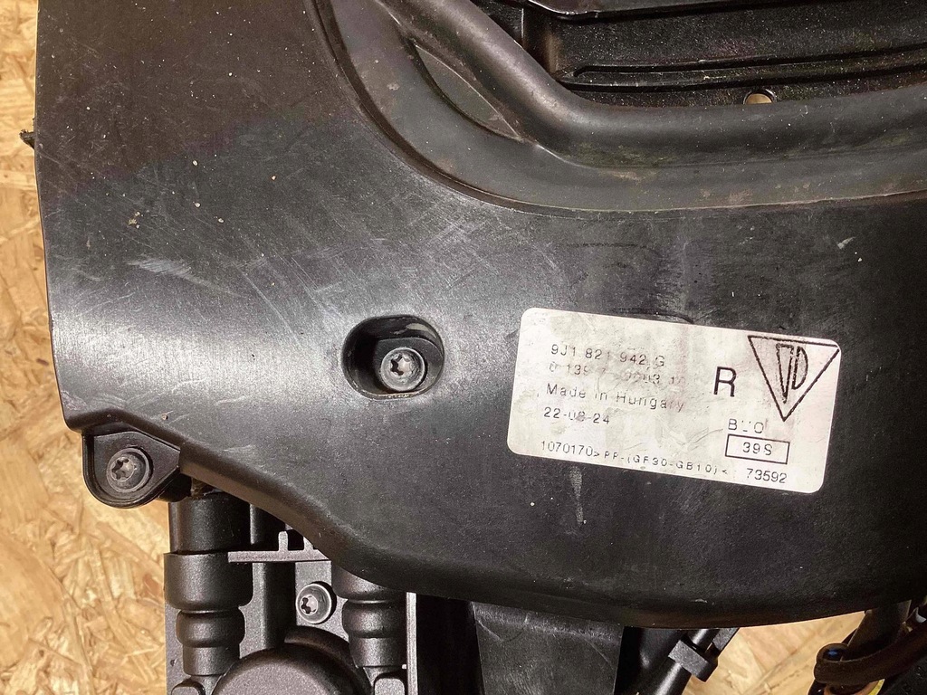 фото №10, Porsche taycan 9j1 разъём зарядки 9j1821942g