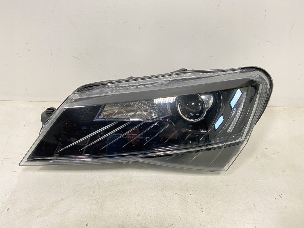 Купити Skoda оригінальний номер 3v1941015a фара ліва перед