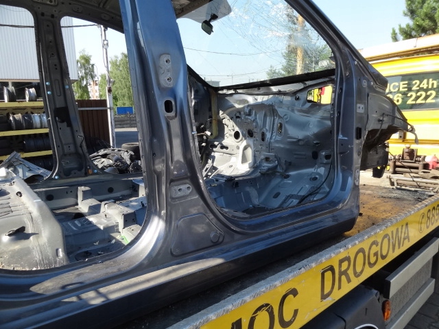 фото №1, Hyundai i10 ii 2016 блок двигателя порог правый оригинал