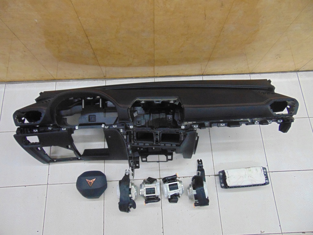 фото №1, Панель приладів консоль подушка безпеки cupra formentor