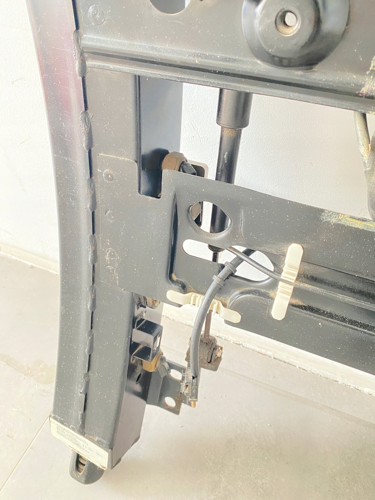 фото №11, Подголовники mercedes w124 cabrio przeciwkapotażowe бежевые 1248601032