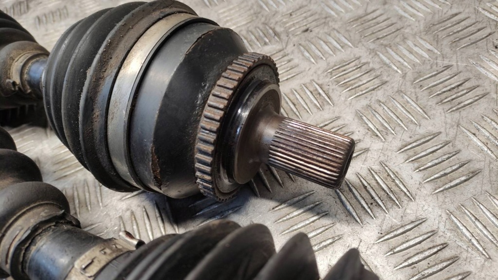 Приводной вал левое  перед + правый  перед volvo s80 1 2.8 24v p9181533 Недорого