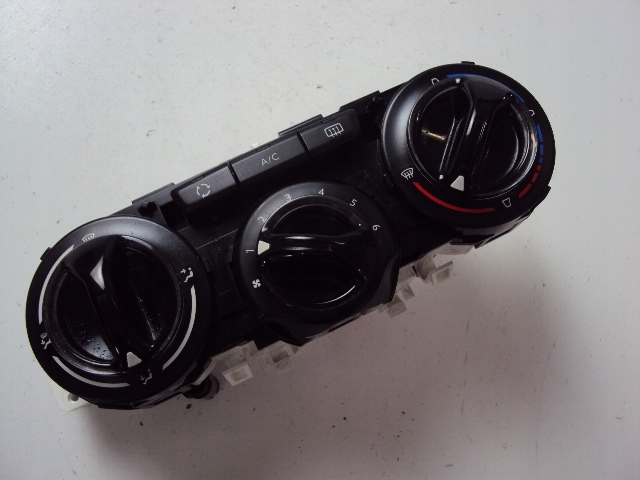 фото №1, Панель кондиционера peugeot 208 i lift 2015-