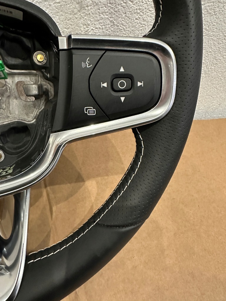 фото №4, Volvo xc40 повітропровід шкіряний r-design