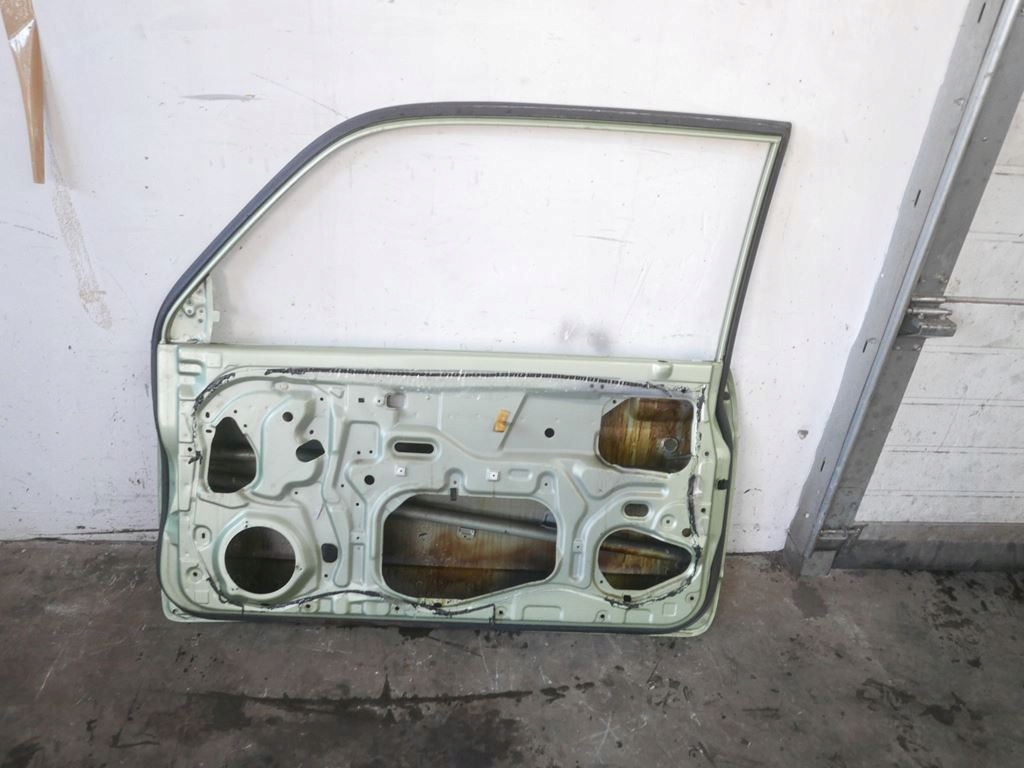 Двері праве перед передні daihatsu cuore v l701 Зі Шроту