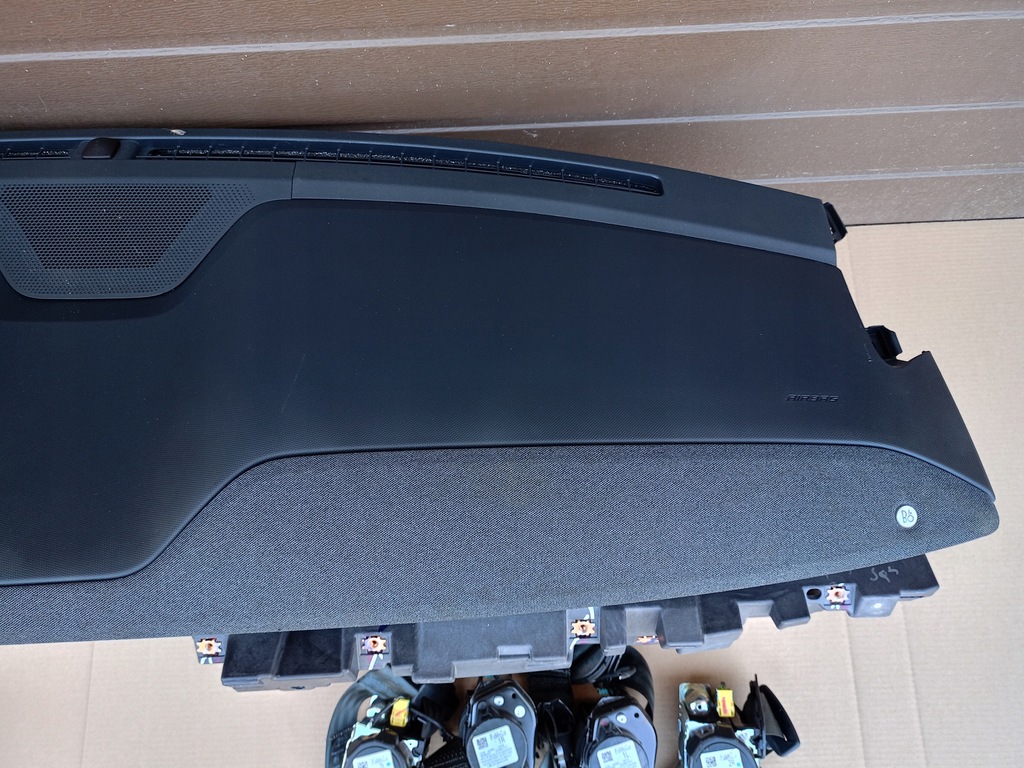 фото №10, Приборная панель консоль air bag ford mustang mach-e демонтаж