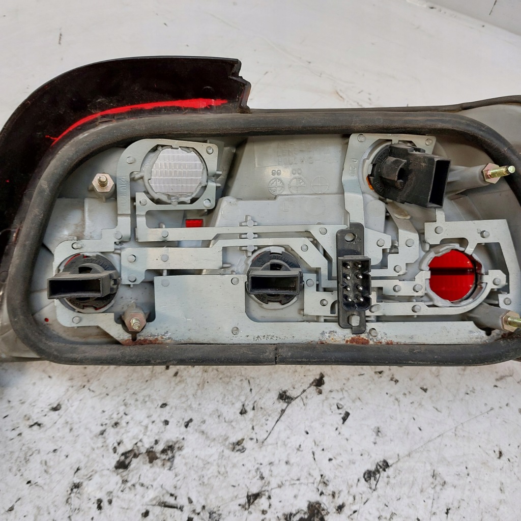 Bmw e36 купе кабриолет  фара левая задняя led Цена