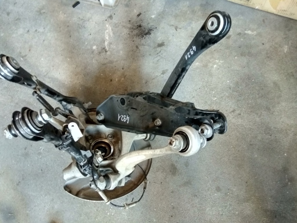 Купить Bmw g31 поворотный кулак левый задний  лапа 6811131