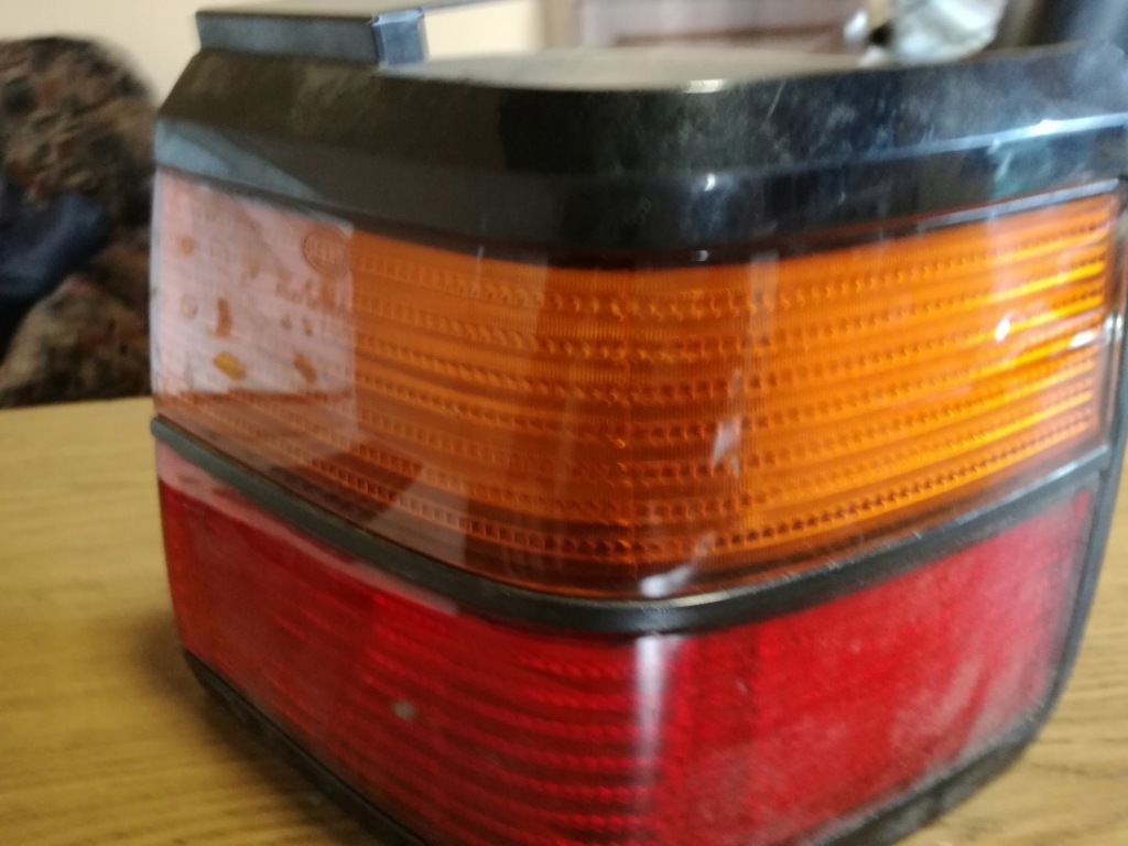 Фара hhella правая  задняя passat b3 универсал Недорого