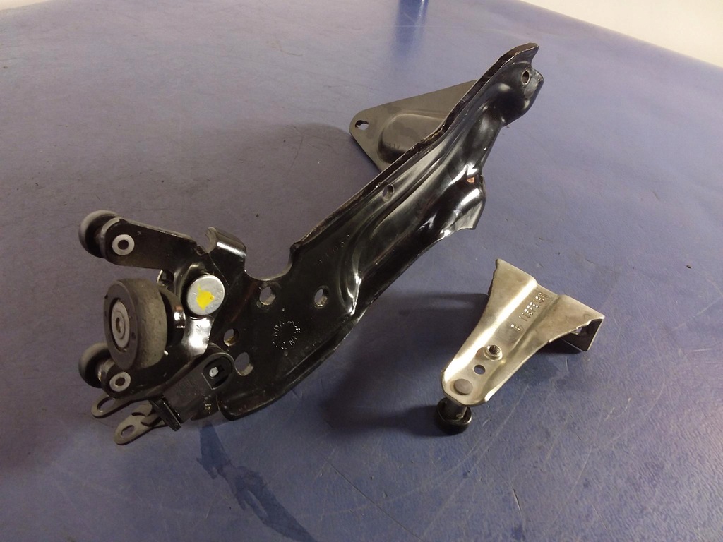 фото №4, Chrysler town country v направляющая дверь задняя правый