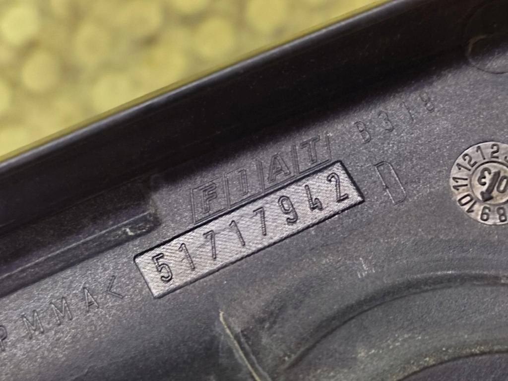 Fiat stilo універсал фара правий задній w кришці  51717942 Оригінал