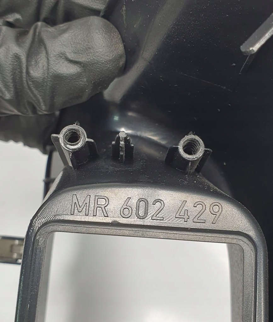 фото №5, Захист корпус дисплея консолі mitsubishi space star mr602429