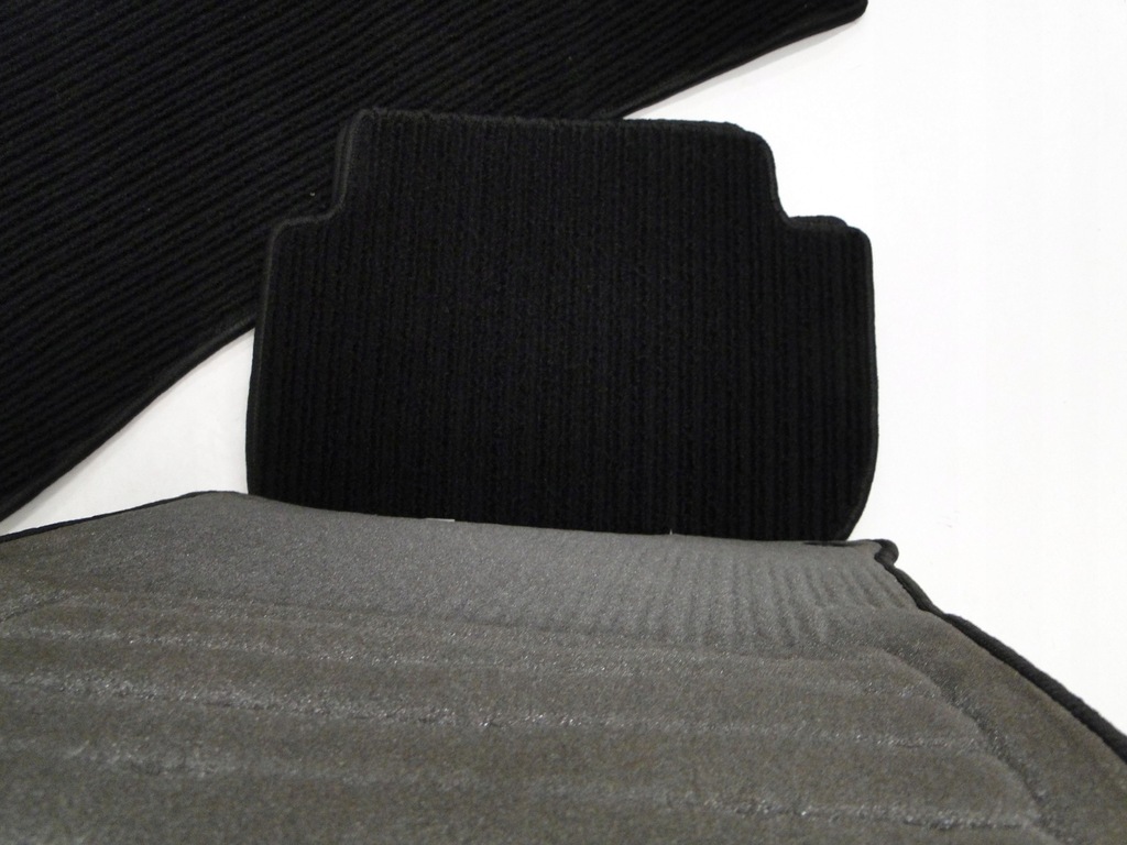 фото №10, Mercedes коврики велюровые обшивка комплект clk 209 c209 coupe w209