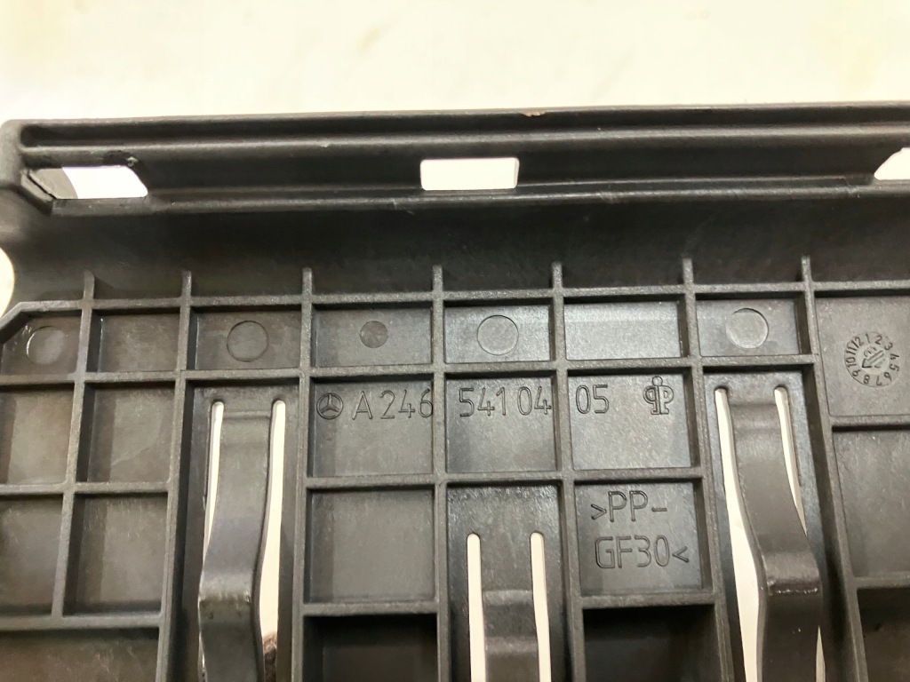 Защита корпус аккумулятор mercedes a klasa w176 a2465450840 a2465410405 в Украине