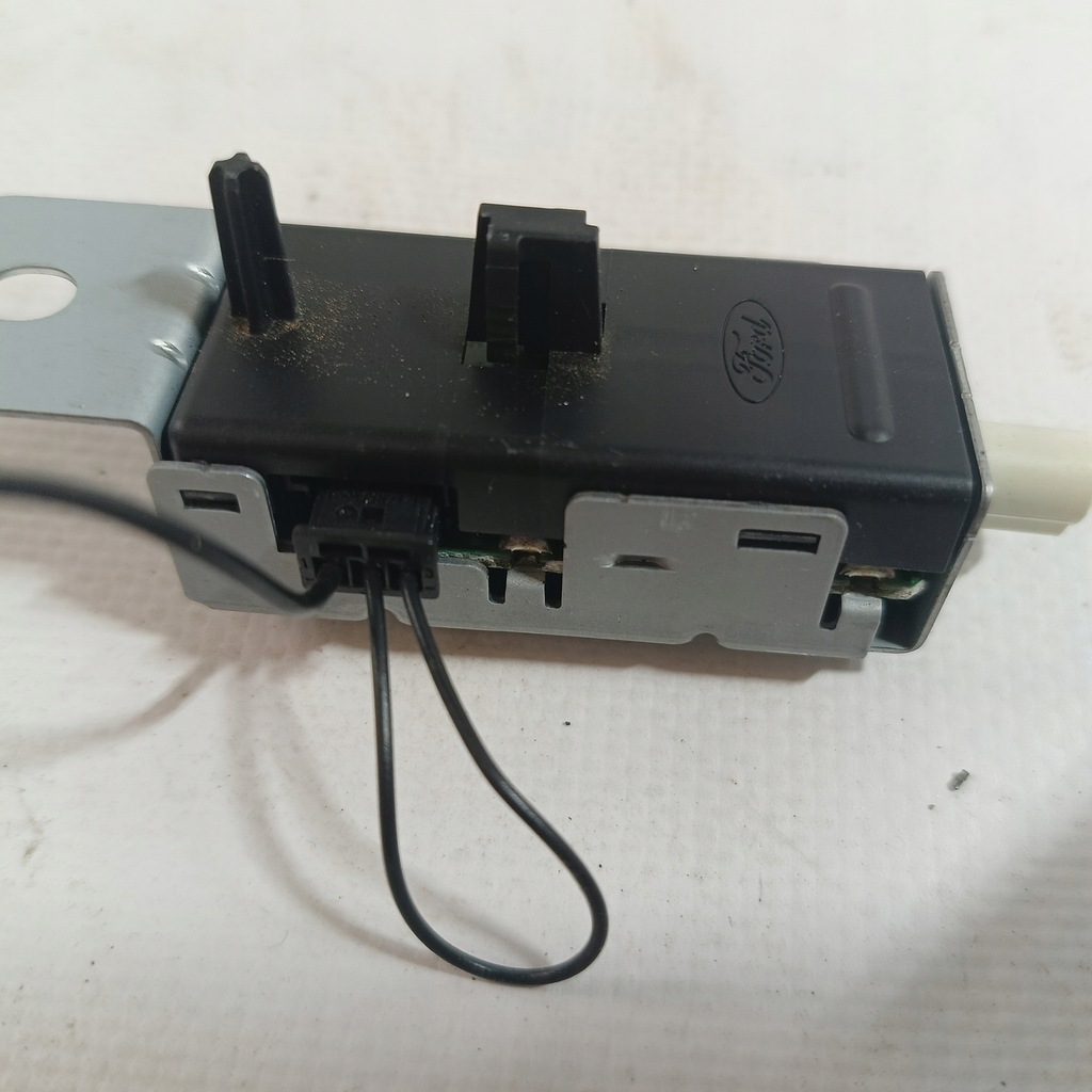 фото №5, Ford escape 20- підсилювач антени usa чорний червоний