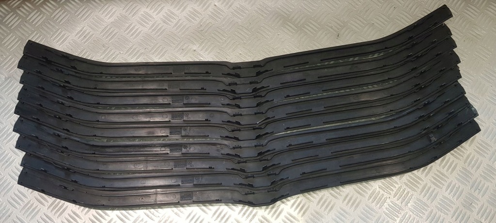 фото №8, Bmw 5 e60 e61 молдинг бампера перед передня гумовий елемент прокладка капот 7063835