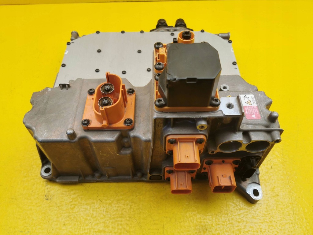 фото №1, Porsche taycan 9j1 преобразователь напряжения 9j1915539cm