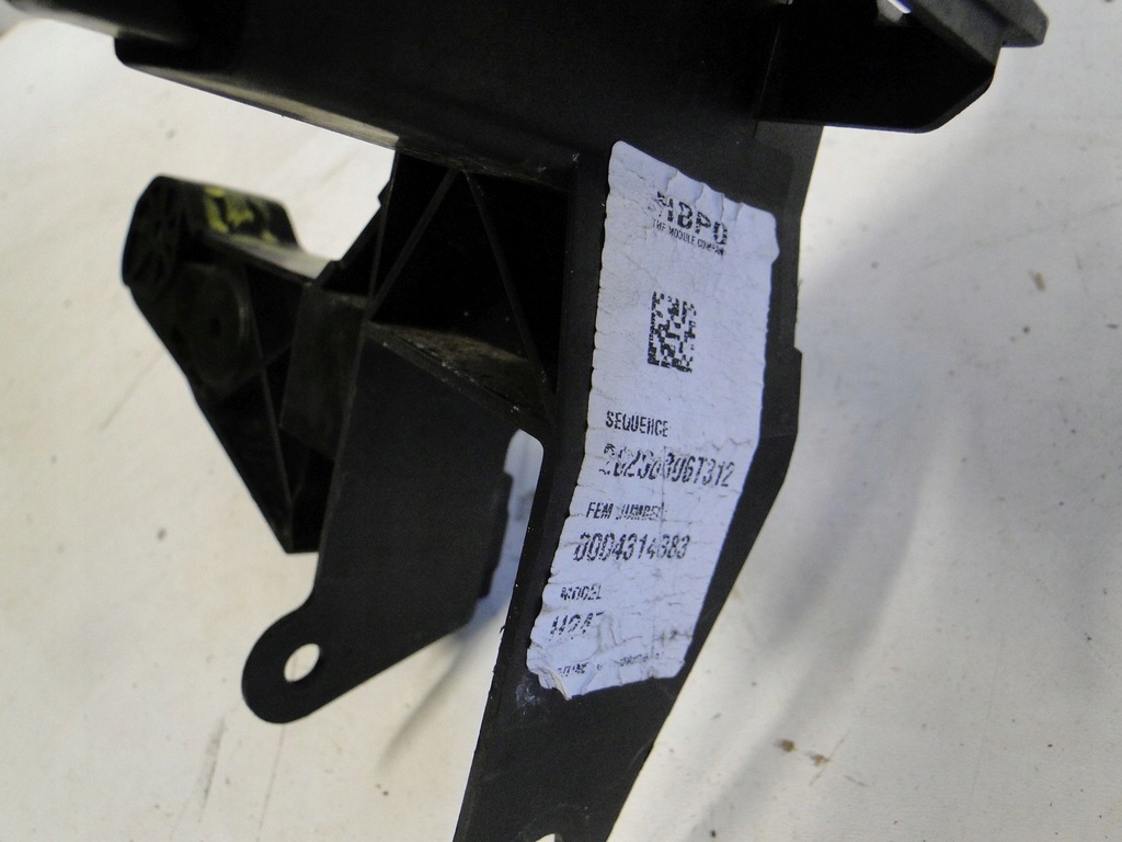 фото №6, Mercedes gla h247 247 pas передний усилитель