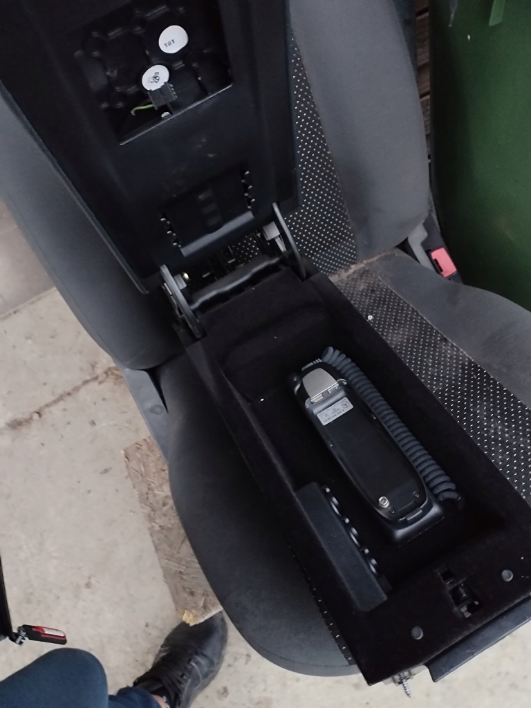 Купити Mercedes r230 sl підлокітник петля бардачок гарний