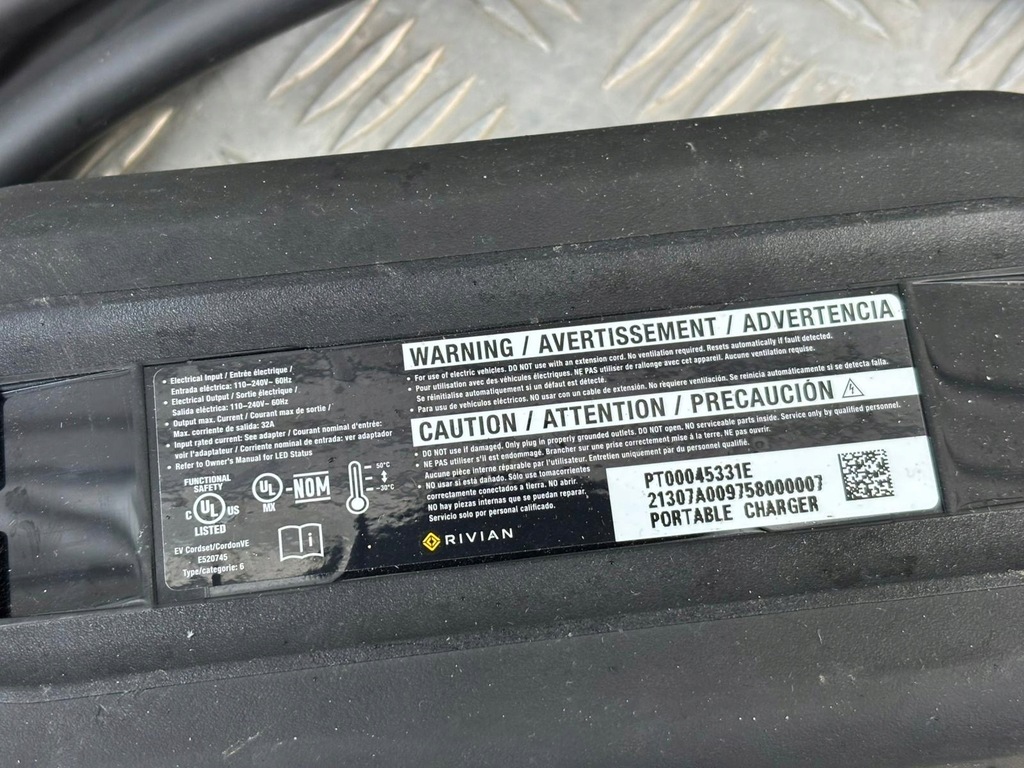 фото №4, Rivian r1t r1s зарядний пристрій кабель шланг заряджання