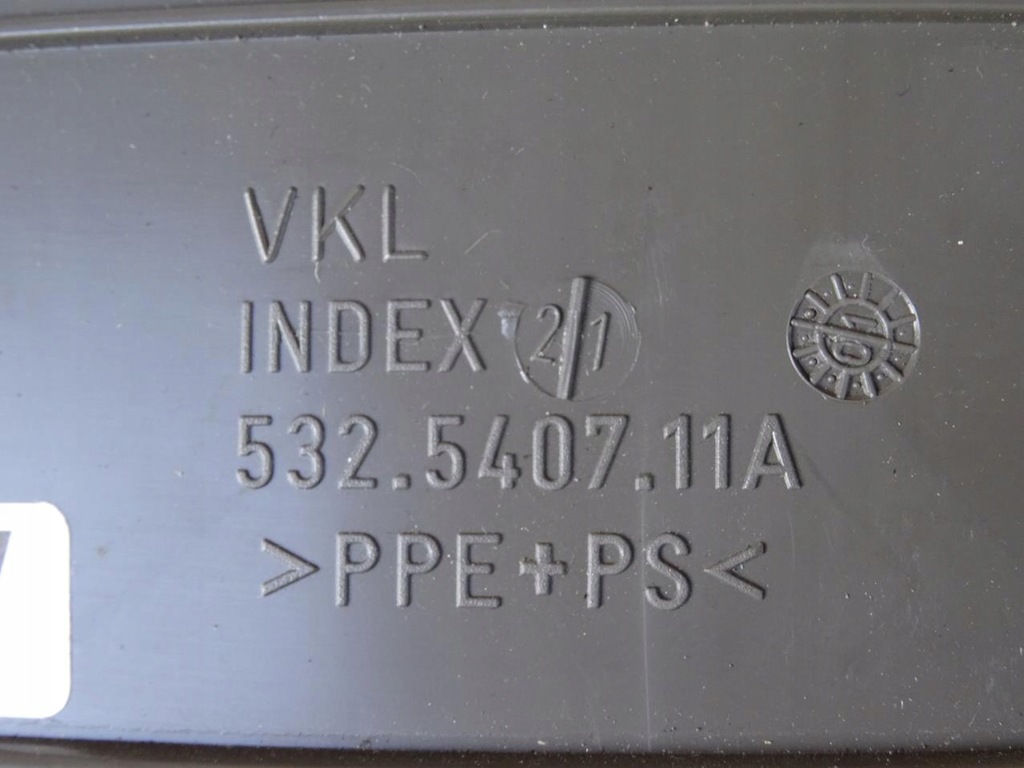 фото №8, Audi a8 d2 решётка обдув средняя 4d0820961 4d0820951j