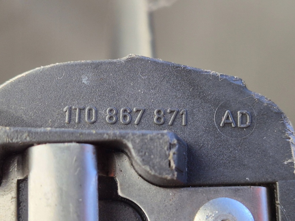 фото №11, Vw touran i 7 пассажирский 03-10 шторка багажника