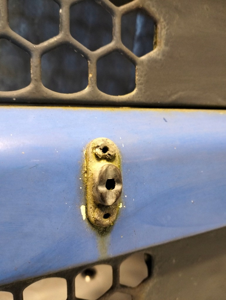 Решітка  решітка радіатора капот scania p94 bd4 2000r 1597571 s449 Недорого