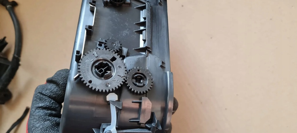 фото №10, S3 8y a3 кронштейн контейнер туннель na кружки 8y0862533a