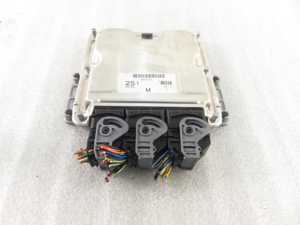 фото №1, Блок управления mitsubishi space star 1.9 di-d 0281011611 8200319968