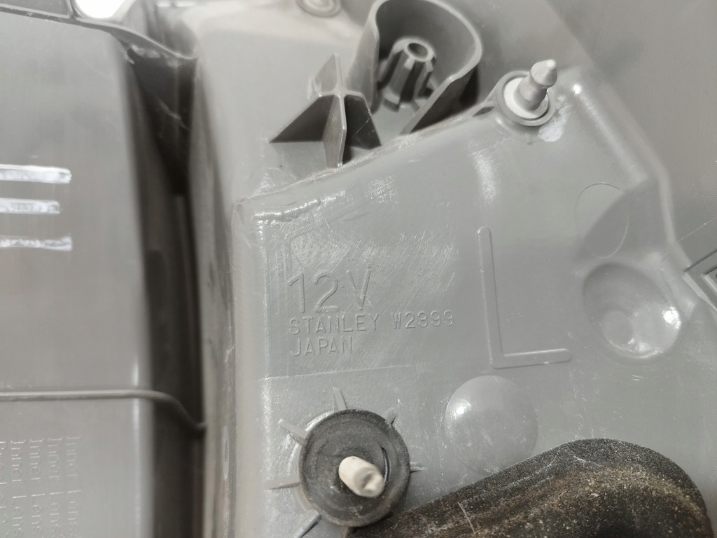 фото №8, Toyota prius v 5 лампа ліва задня w2399 stanley