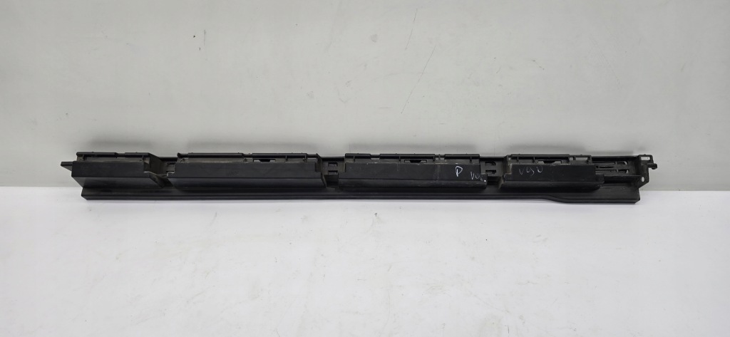 фото №1, Кронштейн накладки порога правий перед 31386130 volvo s90