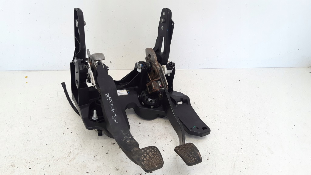 фото №1, Педали сцепления тормоза 13252175 opel astra j