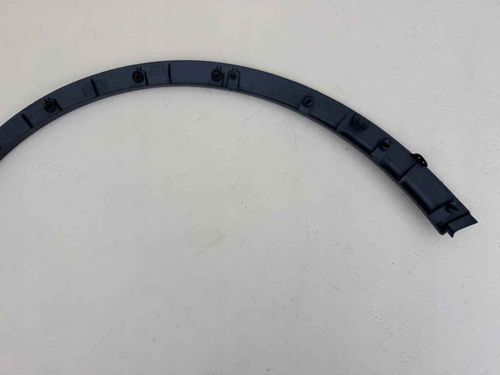 фото №16, Tesla model y 23r- молдинг крыла правая задняя 1658694-00