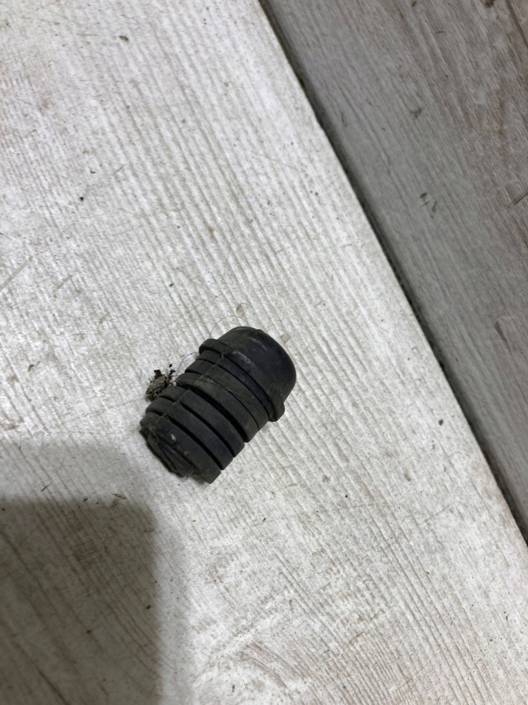 Купить Opel crossland x 2018 отбойник резиновый элемент капот